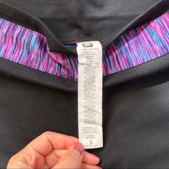 Fabletics Camacan Capri Sz S (Black/Pop Pink) - Picture 5 of 5